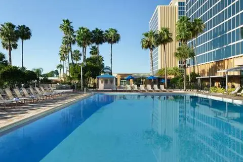 DoubleTree by Hilton at the Entrance to Unive in Orlando