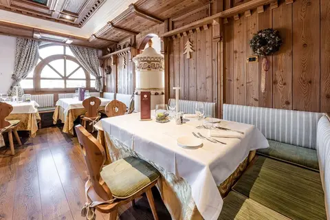 Tevini Dolomites Charming Hotel in Commezzadura — foto 9