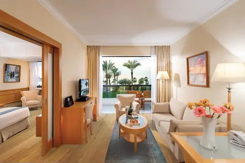 Constantinou Bros Asimina Suites Hotel in Geroskipou — foto 25