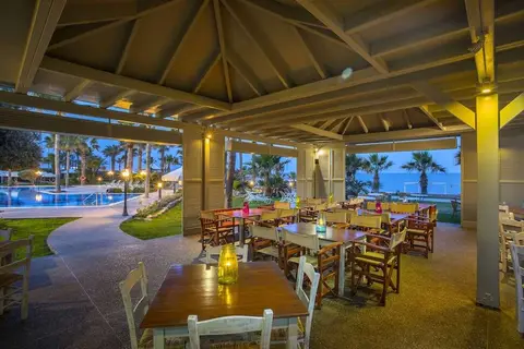Aquamare Beach Hotel & Spa in Γεροσκήπου — foto 17
