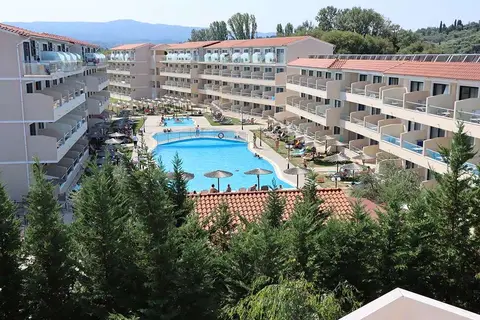 Angela Beach in Καρουσάδες — foto 16