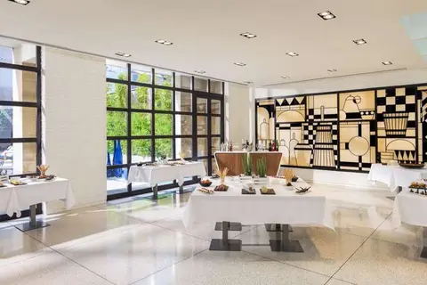 H10 Art Gallery in Barcelona — foto 24