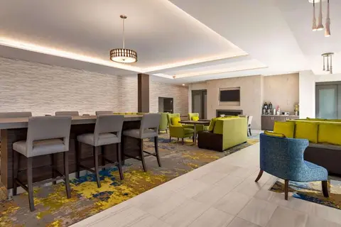 La Quinta Inn & Suites by Wyndham Orlando IDr in Orlando — foto 7