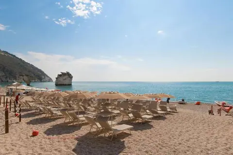 Hotel Baia dei Faraglioni in Mattinata