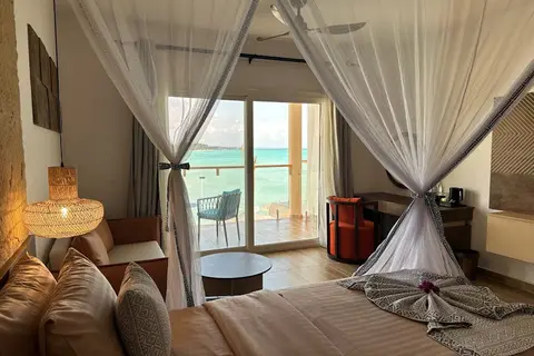 Reef & Beach Resort in Jambiani — foto 2