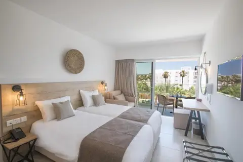 Bohemian Gardens Hotel in Παραλίμνι — foto 17