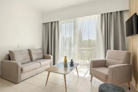 Miraluna Beach Resort in Κιοτάρι — foto 28