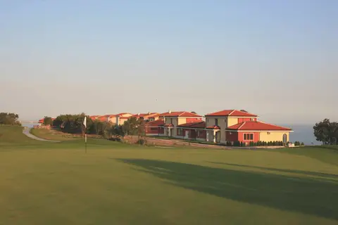 Lighthouse Golf & Spa Resort in Baltsjik