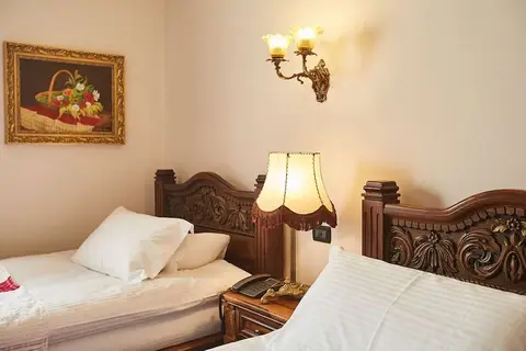 Brilant Antik Hotel in Tirana — foto 3