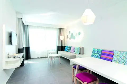 Magic Life Cala Pada in Santa Eulària des Riu — foto 18