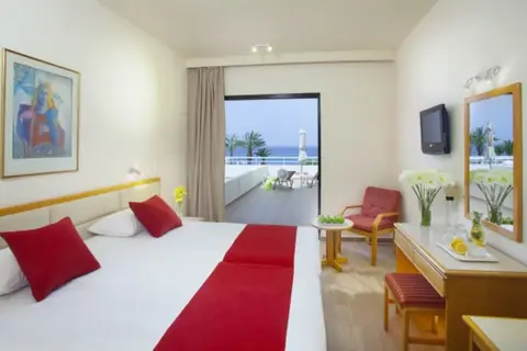Queen's Bay Hotel in Paphos — foto 29