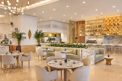 The St. Regis Dubai - The Palm in Aura Skypool, foto 7