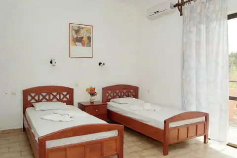 Ekavi Apartments in Agia Marina — foto 2