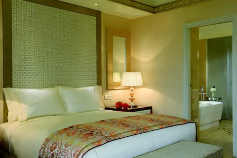 The Ritz-Carlton Abu Dhabi Grand Canal in Abu Dhabi — foto 18