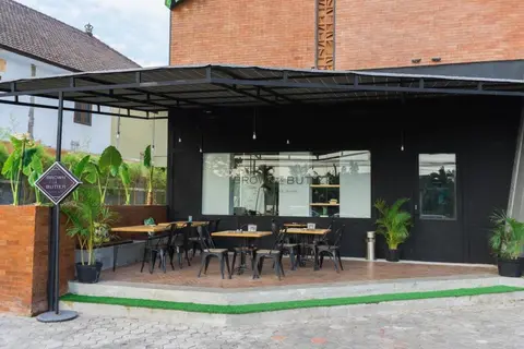 Berry Biz Hotel Sunset Road in Kuta — foto 3