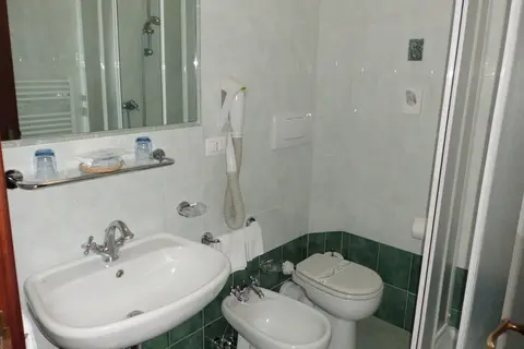 Hotel Cinque Terre in Gardone Riviera — foto 26