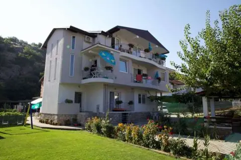 Basoski Apartments in Peshtani — foto 10