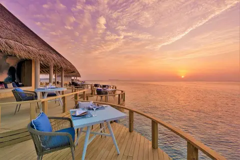 Emerald Faarufushi Resort & Spa in Rah Gili Maldives — foto 16