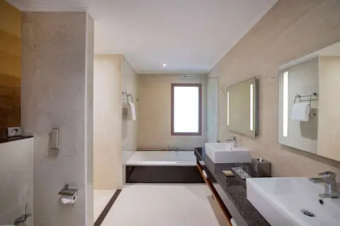 DoubleTree by Hilton Resort & Spa Marjan Isla in Adventure Sports LLC — foto 19