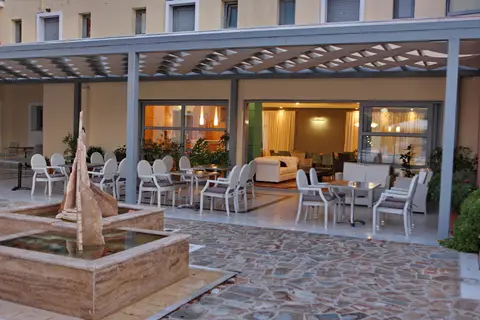Theofilos Superior in Πέτρα — foto 15