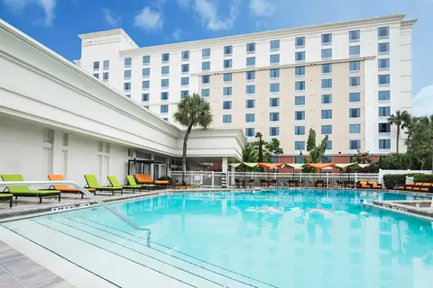 Holiday Inn & Suites Across From Universal Orlando in Orlando — foto 2