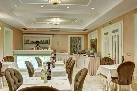 Lot Boutique Hotel in Tirana — foto 12