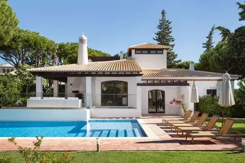 Pine Cliffs Village in Albufeira