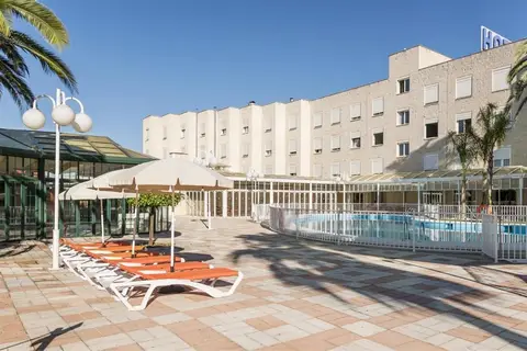 Hotel ILUNION Las Lomas in Merida