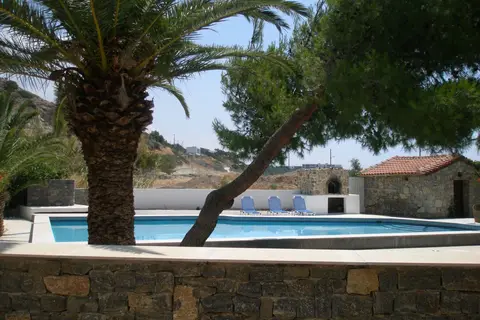 Avra Beach in Σαρακίνικο — foto 5
