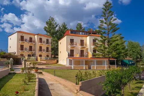 Karavados Beach Hotel in Καραβάδος — foto 16