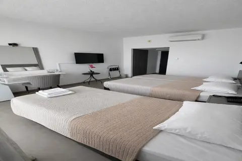 Navarria Hotel in Limassol — foto 19