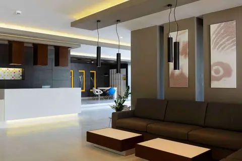 Cosmopolitan in Λάμπη — foto 11