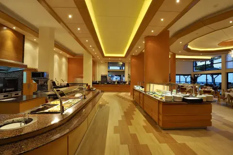Constantinou Bros Pioneer Beach Hotel in Paphos — foto 18