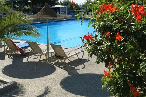 Penelope Beach Hotel in Παραλίμνι — foto 2