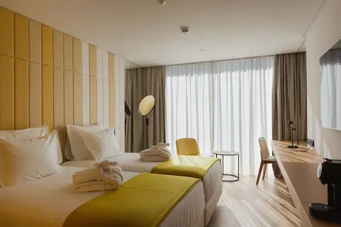 Lumen Hotel & The Lisbon Light Show in Lissabon — foto 23