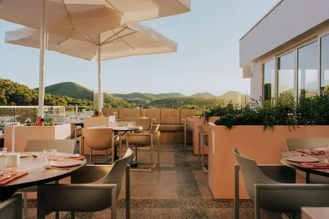 Mondrian Ibiza in Santa Eulària des Riu — foto 5