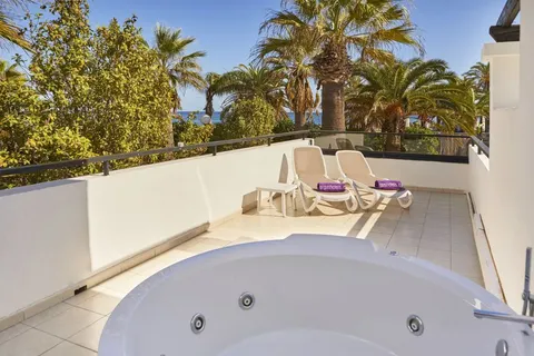 Fly & Go Fergus Style Bahamas in Platja d'en Bossa — foto 9