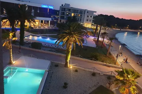 Liberty Plaza Hotel in Novalja, foto 12