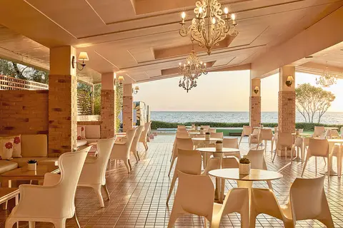 Istion Club & Spa in Πόρτες — foto 27