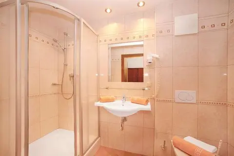 Hotel Gasthof Lukashansl in Bruck an der Großglocknerstraße — foto 6