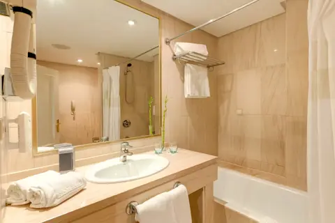 AZZ Merida Medea Hotel in Merida — foto 30