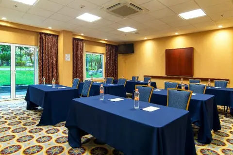 Holiday Inn Express & Suites Cuernavaca in Cuernavaca — foto 16
