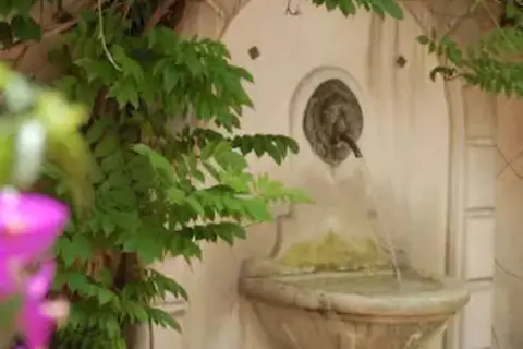De la Fontaine in Contes, foto 28