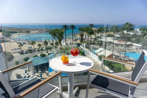 Anonymous Beach foto 3