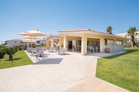 Grand Blue Beach Hotel in Καρδάμαινα — foto 21