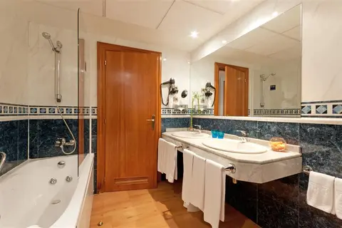 Hotel Zentral Gijón Rey Pelayo in Gijon — foto 16