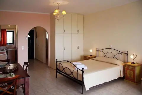 Sarantos Pool Suites in Lakithra, foto 5