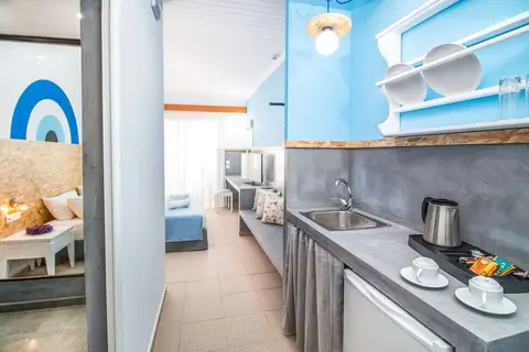 Tinas Plus Hotel in Φαληράκι — foto 9