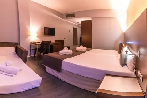 Hotel Madanis in L'hospitalet De Llobregat — foto 18