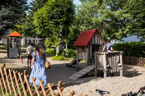 Camping Paradis L Europe in Murol — foto 16